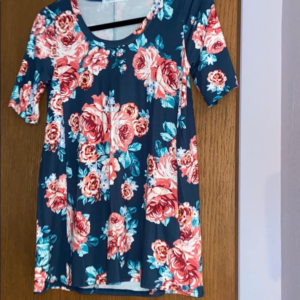Floral print top, by Chris & Carol, like new.